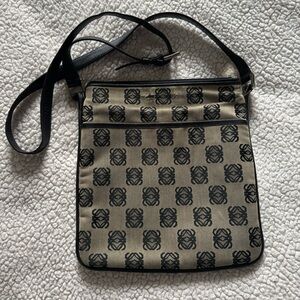 Loewe Canvas/leather Anagram Crossbody Bag Pre-loved